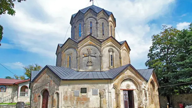 იმერეთის დამალული ძვირფასი ქვა: ქრისტეს შობის მონასტერი კაცხში