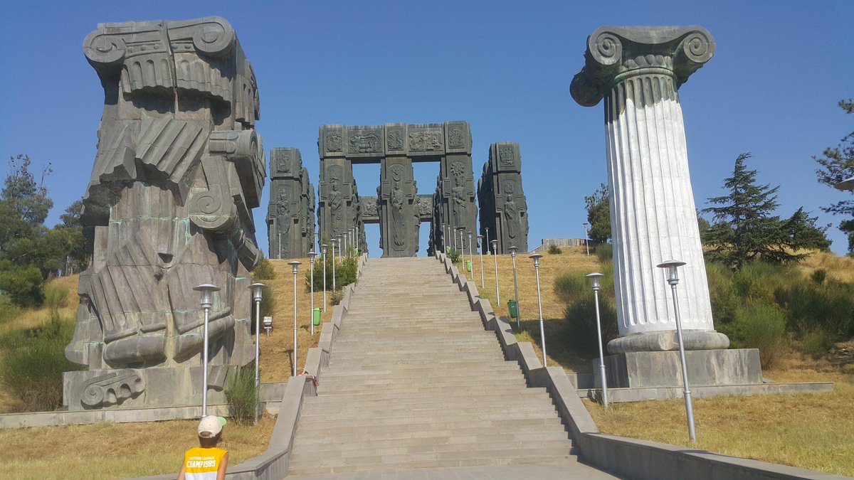 Монумент История Грузии в Тбилиси 1