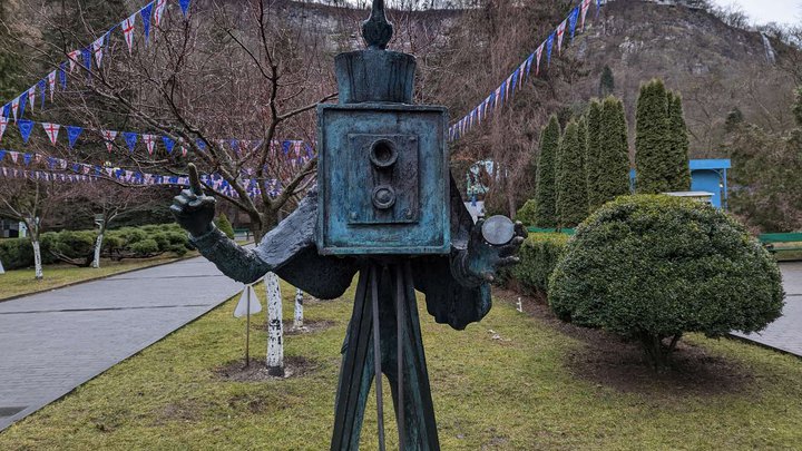 Monument to the photographer