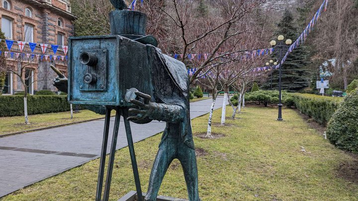 Monument to the photographer