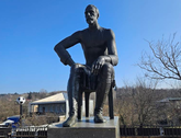 მწერალ დავით კლდიაშვილის ძეგლი