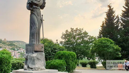 Монумент царю Фарнавазу в Тбилиси