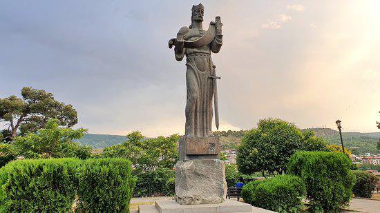 Monument to King Farnavaz