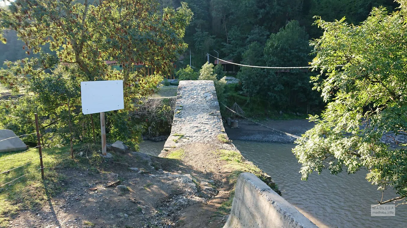 Поверхность моста Дандало