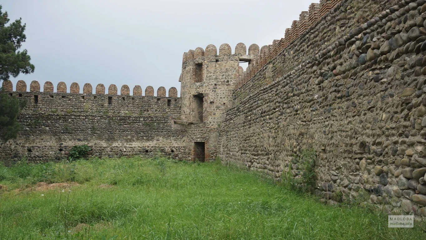 Территория Мухранской крепости