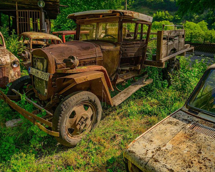 Музей-кладбище старых автомобилей в Пасанаури - 01.jpg