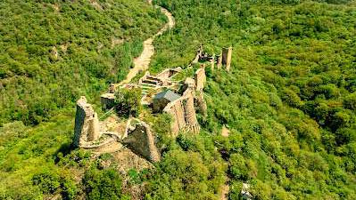 🚪 უჯარმას მუზეუმ-ნაკრძალი: აღმოაჩინეთ უძველესი ციხესიმაგრე, სადაც ქვები ჩურჩულებენ და ისტორია ცოცხლდება!