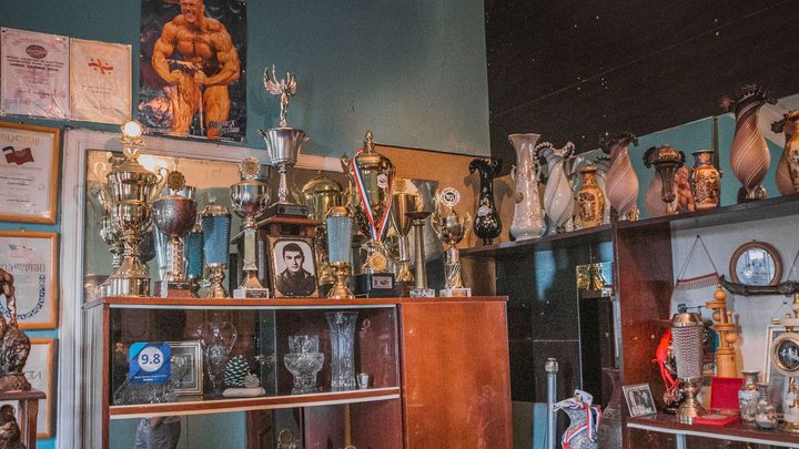 🥇 შოთა ბეჟაშვილის მუზეუმი სიღნაღში — ძალოსნობის მსოფლიო ჩემპიონის სტუმარი