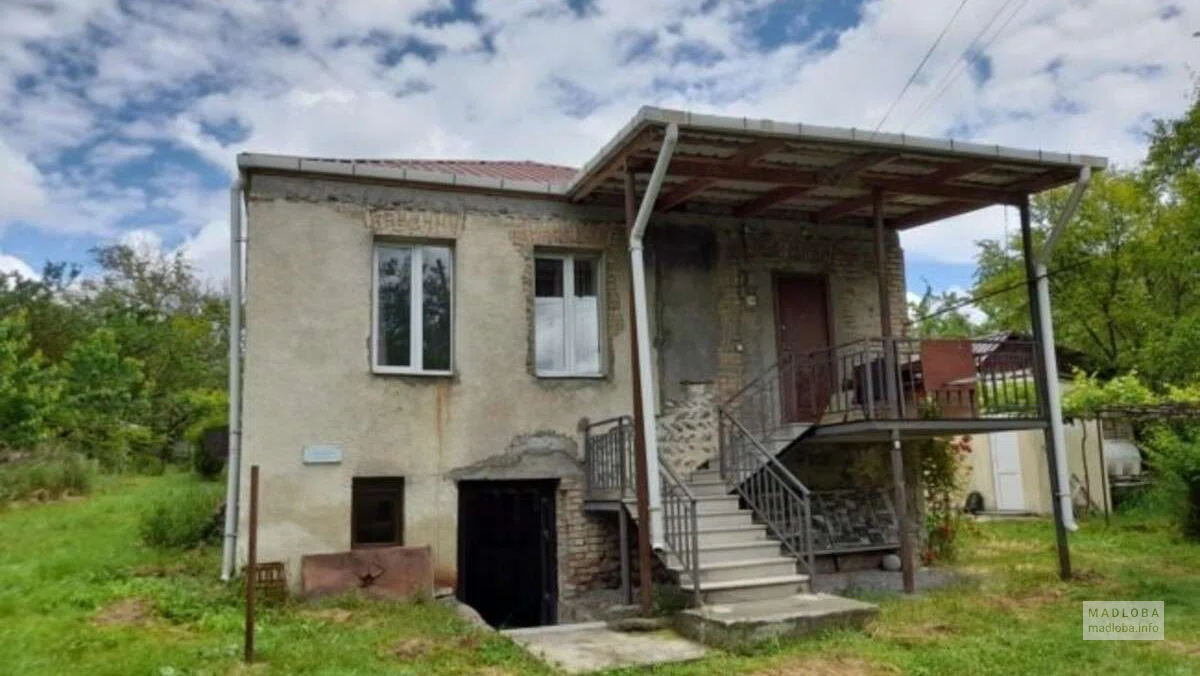 Музей войны Эргнети - вход с левой стороны