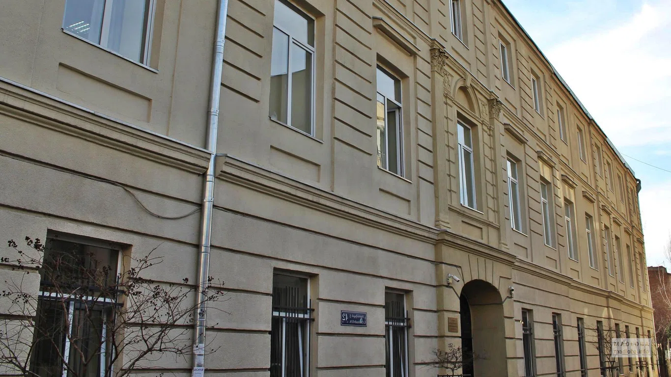 Фасад здания Conservatory Music Seminar в Тбилиси
