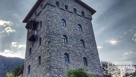 Надвратная башня в Геби, Рача