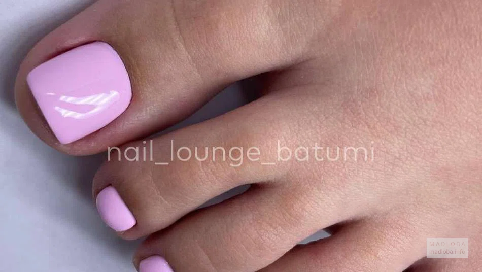 Салон красоты "Nail Lounge Batumi" педикюр