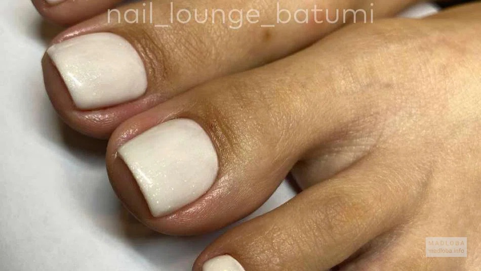 Салон красоты "Nail Lounge Batumi" педикюр