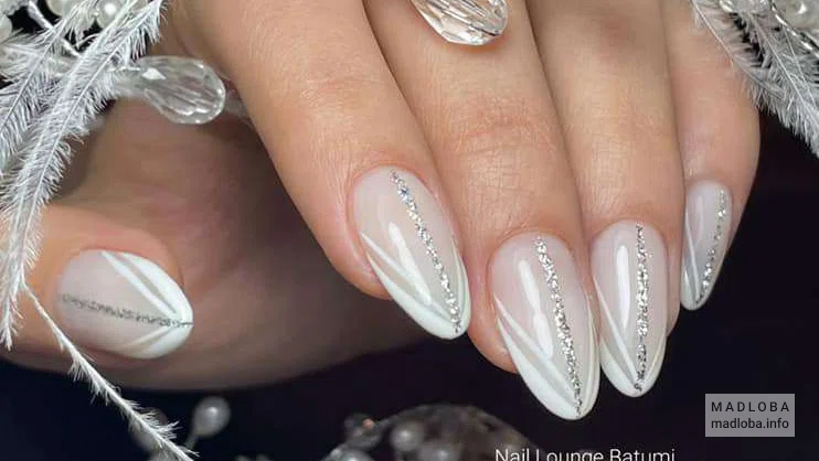 Салон красоты "Nail Lounge Batumi" маникюр