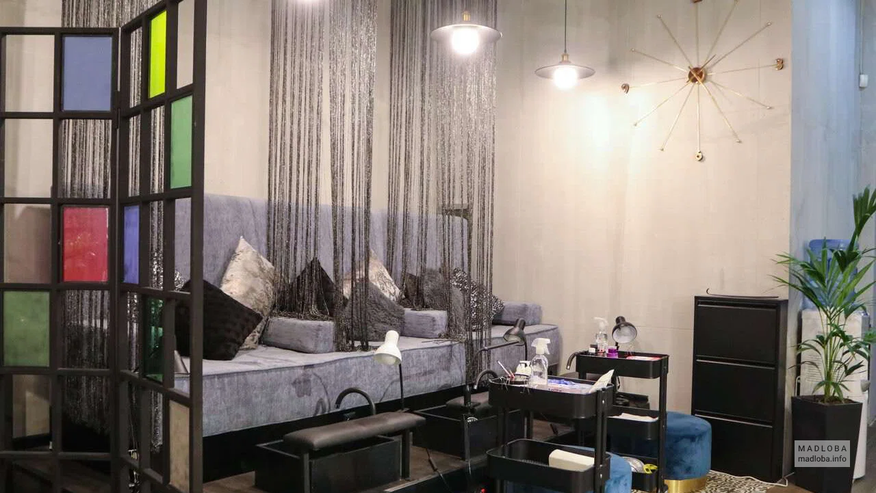 Интерьер в салоне красоты "Nail Lounge Batumi Beauty Salon"