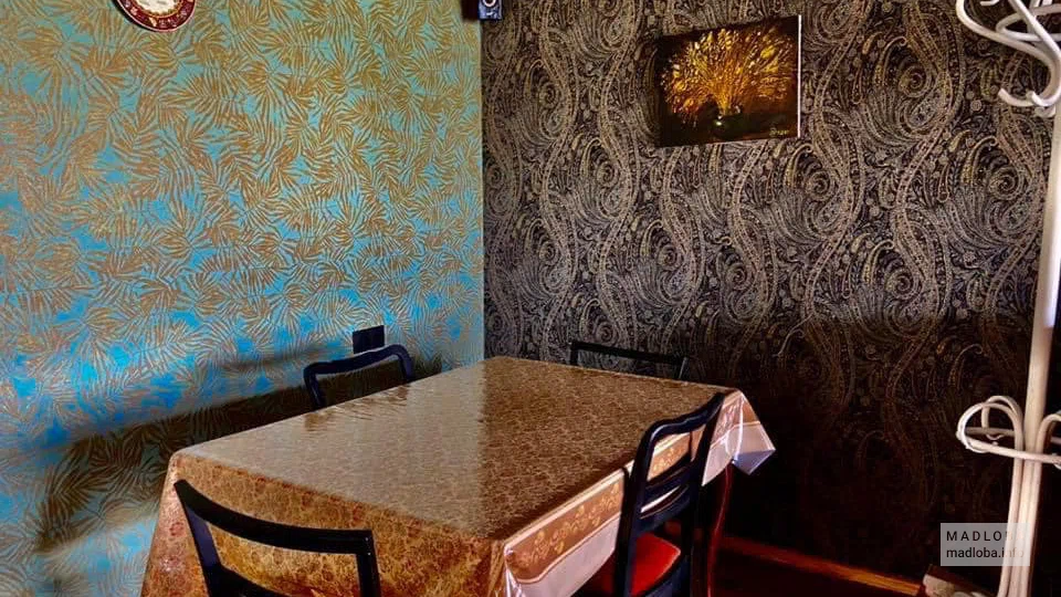 Столик в ресторане Наир - Наири в Грузии