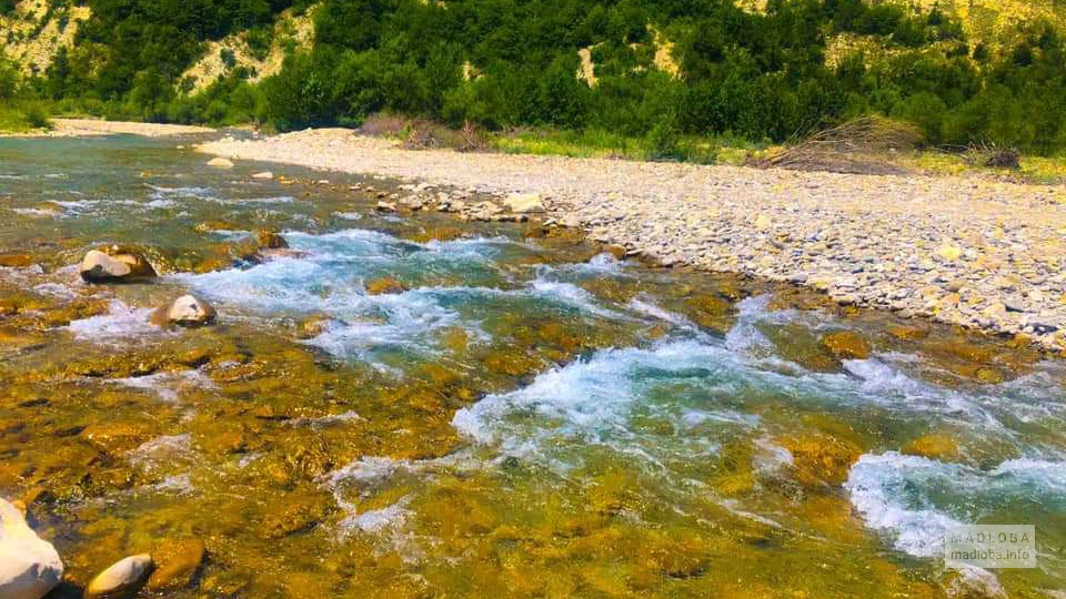 Горная река в Национальном парке Илто