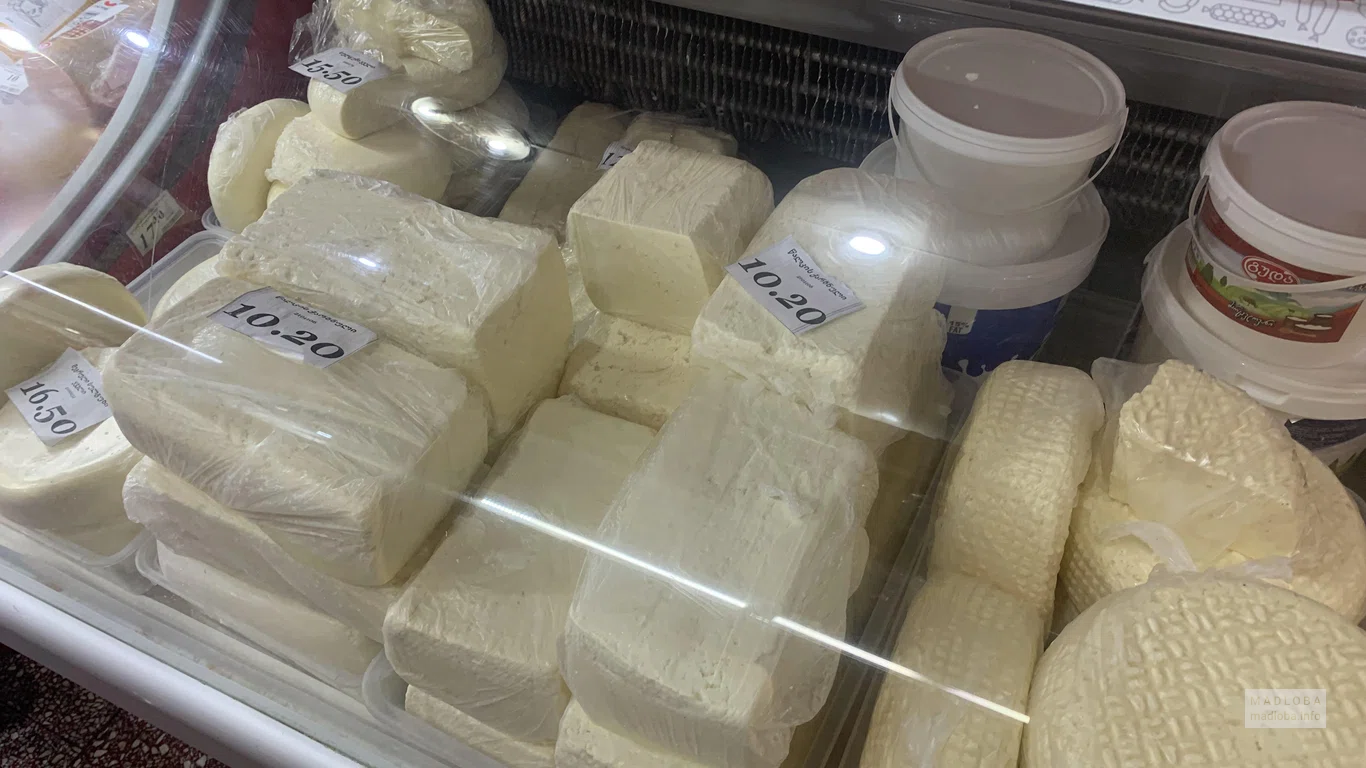 Сыр в супермаркете Nazilbe