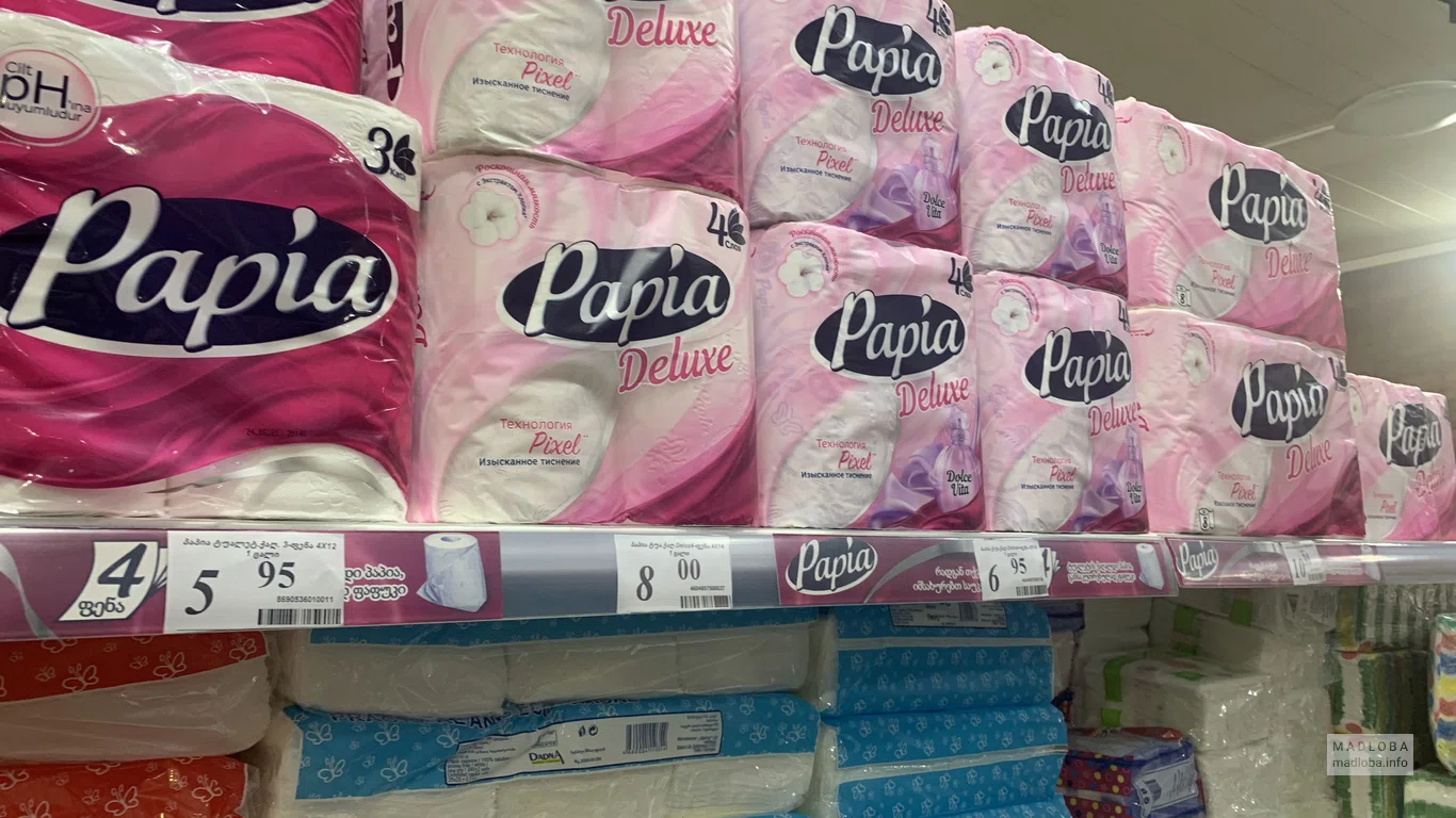 Полка с туалетной бумагой в супермаркете Nazilbe