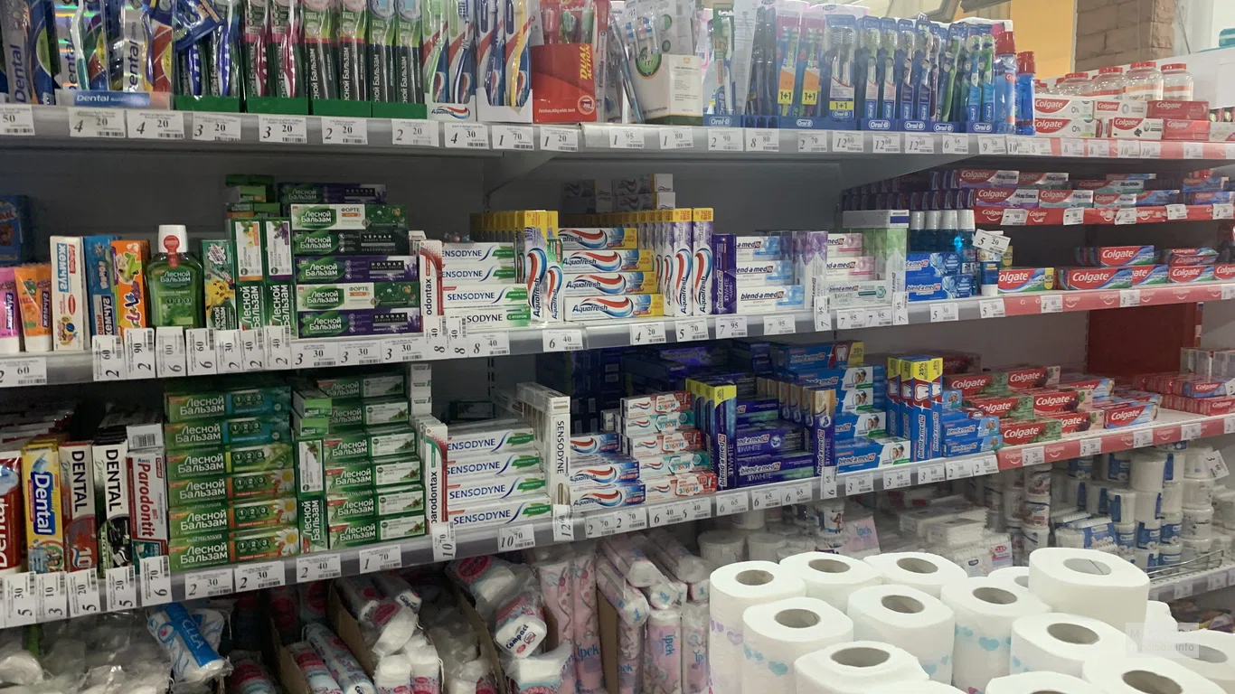 Зубная паста в супермаркете Nazilbe
