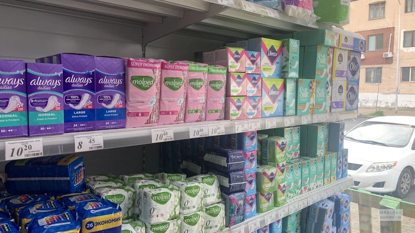 Средства женской гигиены в супермаркете Nazilbe
