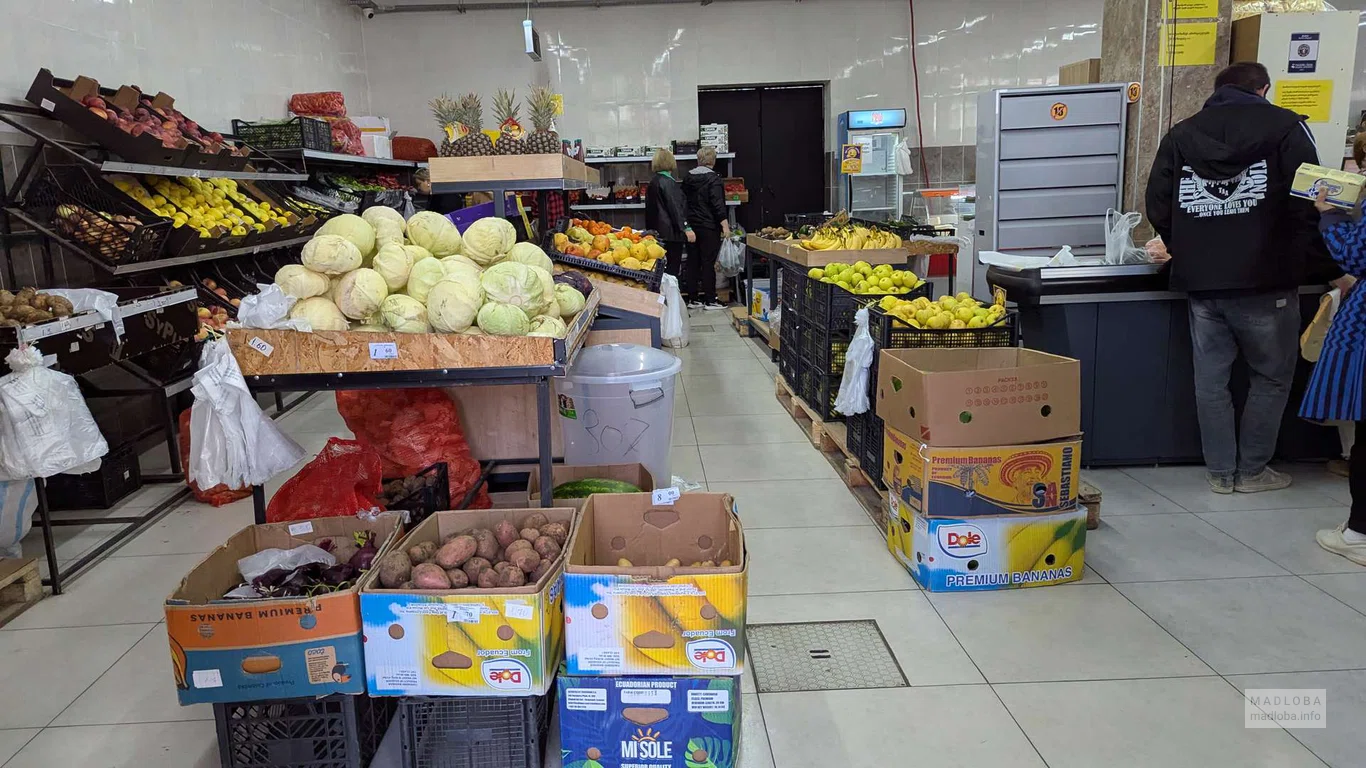 Овощи и фрукты в магазине Nikora