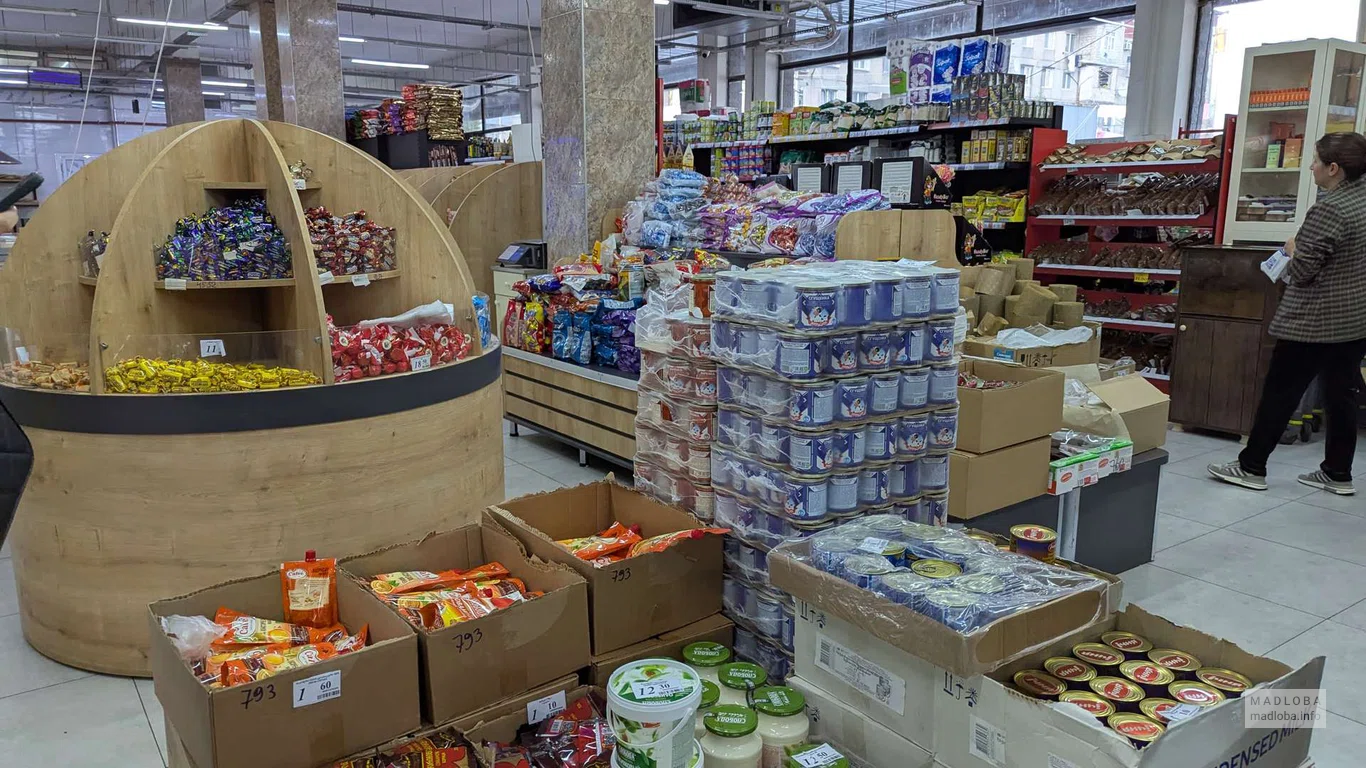 Nikora в Батуми — мясо, сыры, молочка и фрукты