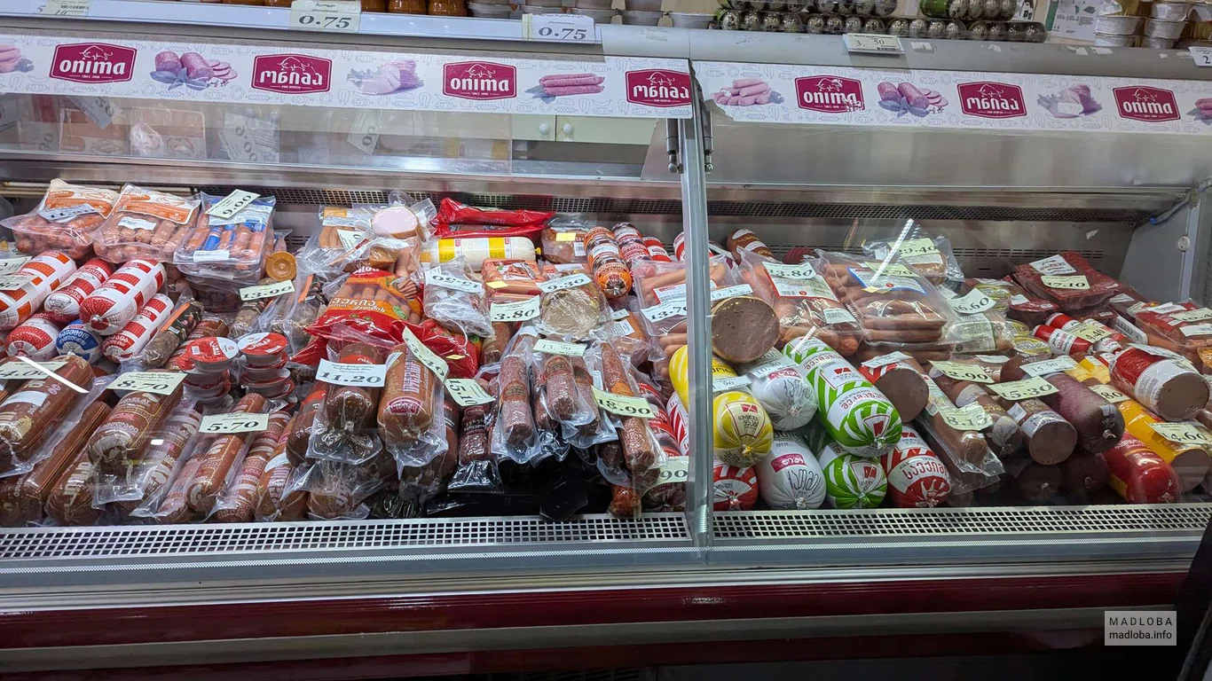 Мясная продукция и колбасы в магазине Nazilbe