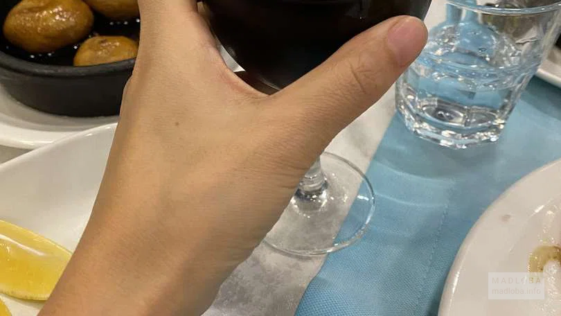 Бокал красного вина