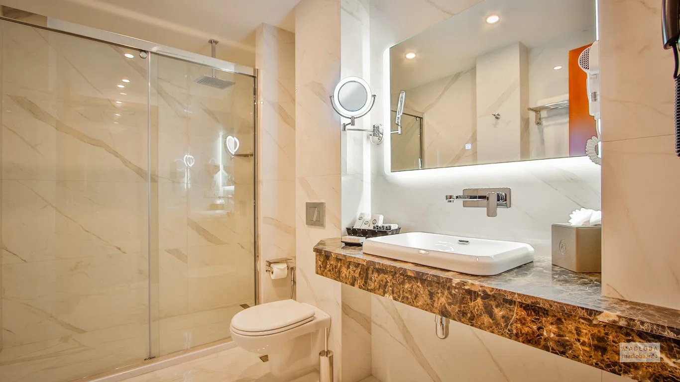 Ванная комната в номере New Tiflis Hotel