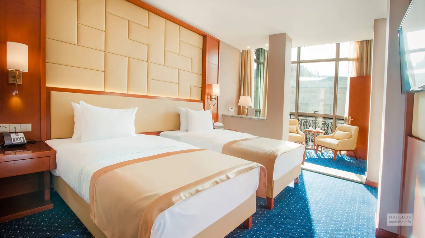 Кровать в номере New Tiflis Hotel