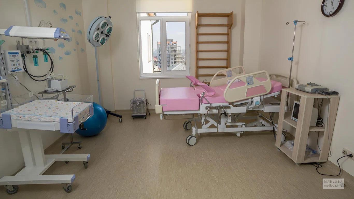 Родильная палата клиники Ниа Ониашвили в Грузии