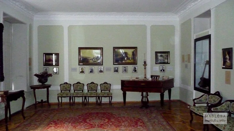 Интерьер в комнате дома-музея Николоза Бараташвили