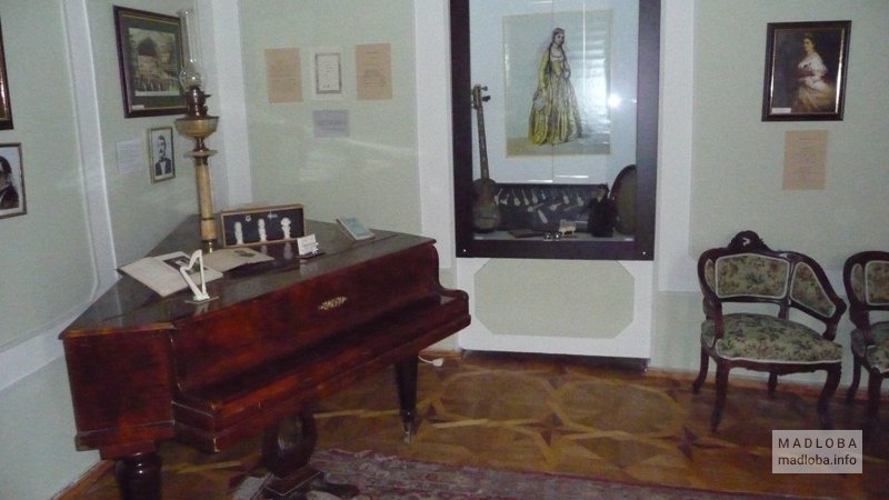 Рояль в доме-музее Николоза Бараташвили