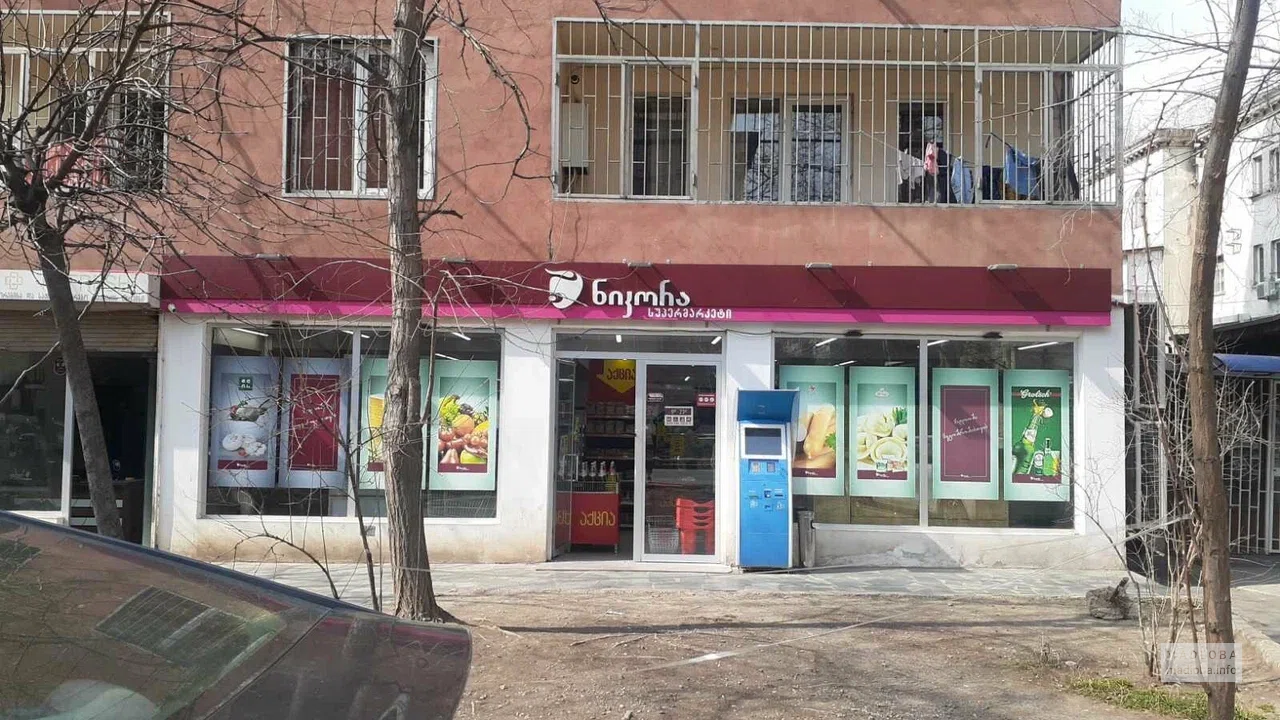 Nikora Supermarket — магазин с готовой едой, хлебом и десертами на проспекте А. Казбеги