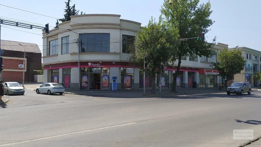 Nikora Supermarket — супермаркет с кулинарией и свежими продуктами на улице Худадова