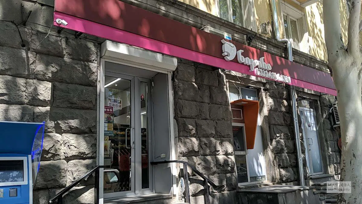 Nikora на улице Михаила Тамарашвили — продуктовый магазин с товарами первой необходимости и готовой едой