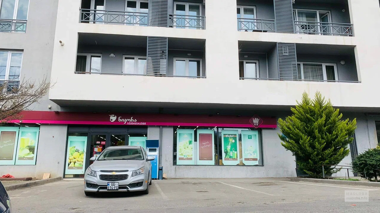 Nikora Supermarket — магазин с выпечкой, кулинарией и свежими продуктами на ул. Икалто