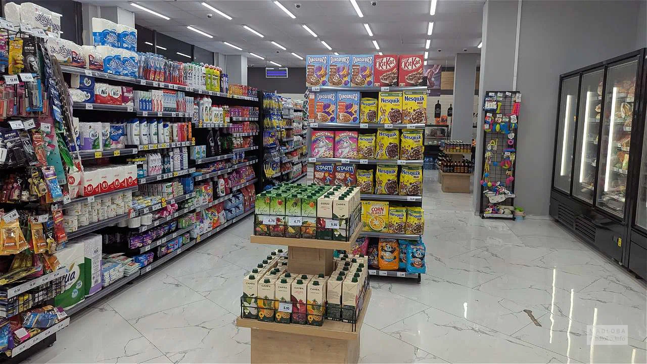Продуктовый магазин Никора в Батуми