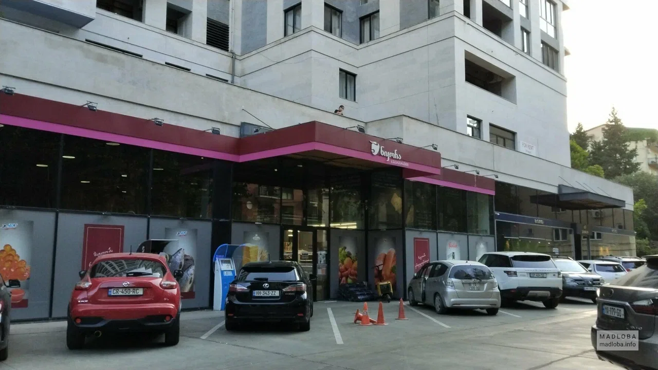 Nikora Supermarket — магазин с кулинарией, свежими продуктами и напитками на ул. И. Абашидзе