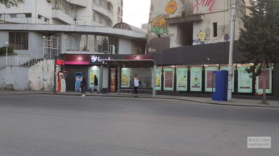 Nikora Supermarket — универсальный магазин у дома на улице Нуцубидзе