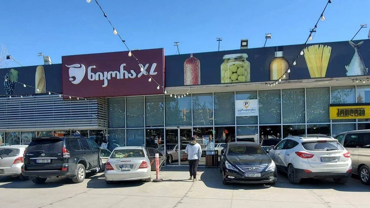 სუპერმარკეტი ნიკორა (აღმაშენებლის ხეივანი, 1.6კმ)