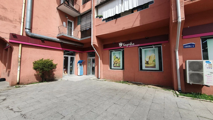 სუპერმარკეტი ნიკორა (ზ. გამსახურდიას ქ. 1/5)