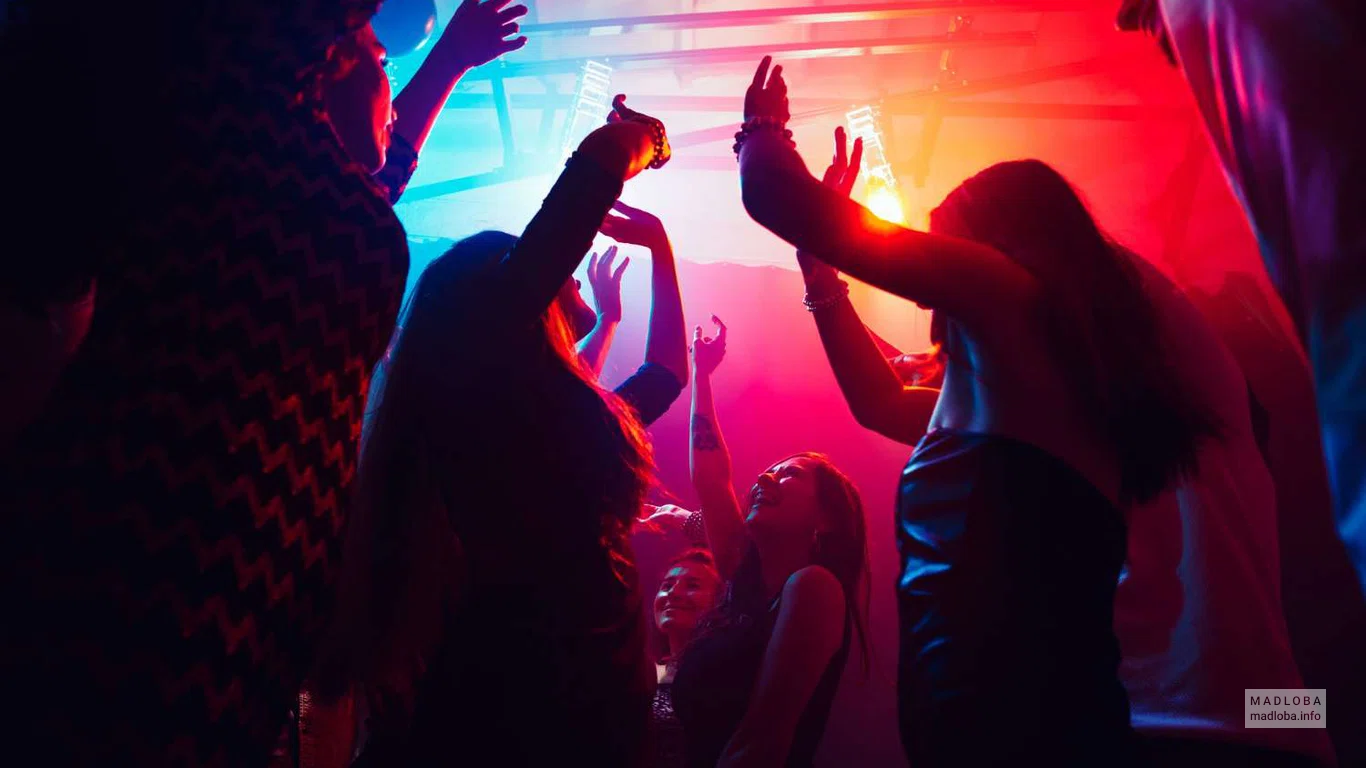 Ночной клуб Med Lounge в Тбилиси