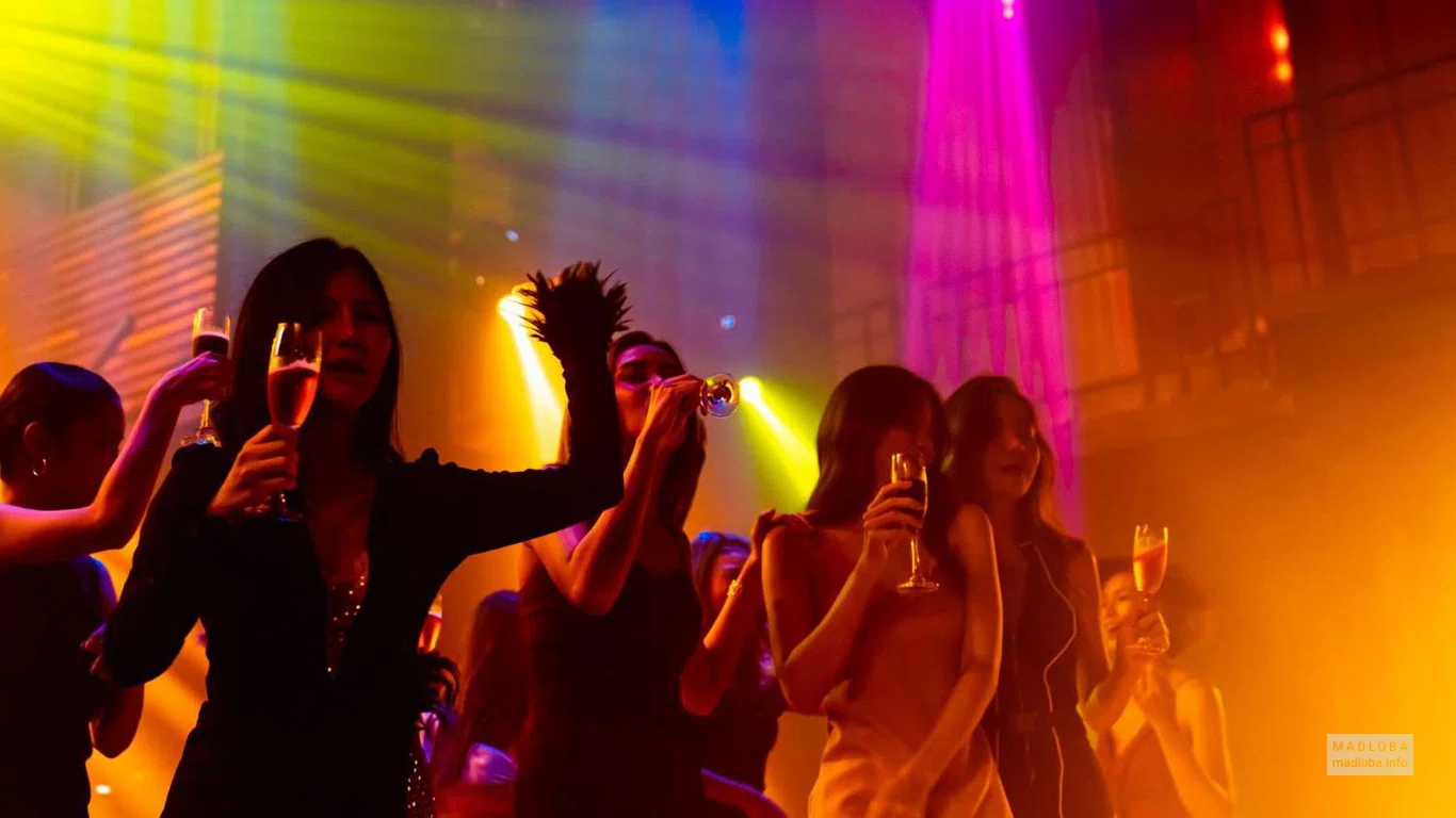 Ночной клуб Mtkvarze в Тбилиси