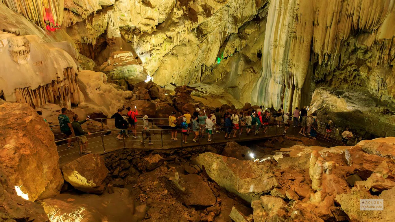 Туристический маршрут по Новоафонской пещере