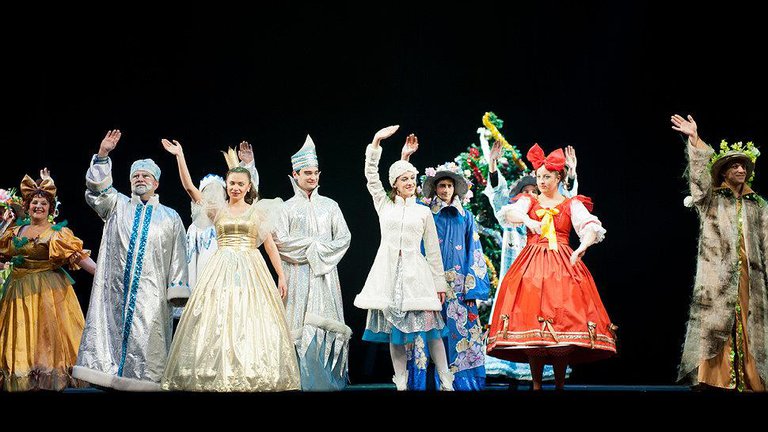 Театр имени Грибоедова в Тбилиси, не только для взрослых, но и для детей