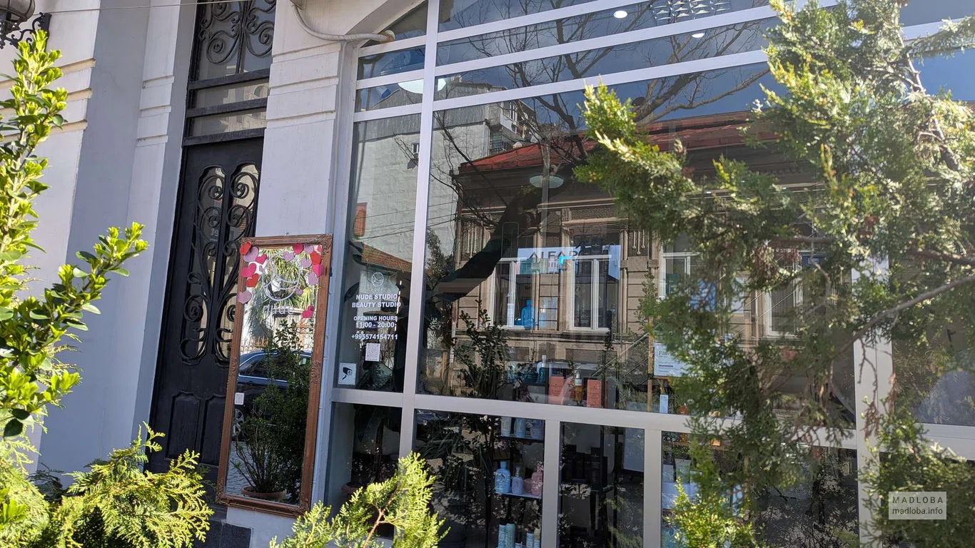 Салон Nude Studio в Батуми — услуги красоты, уход за волосами