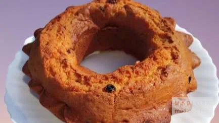 Кекс в виде кольца с изюмом  в Nushi Bakeshop