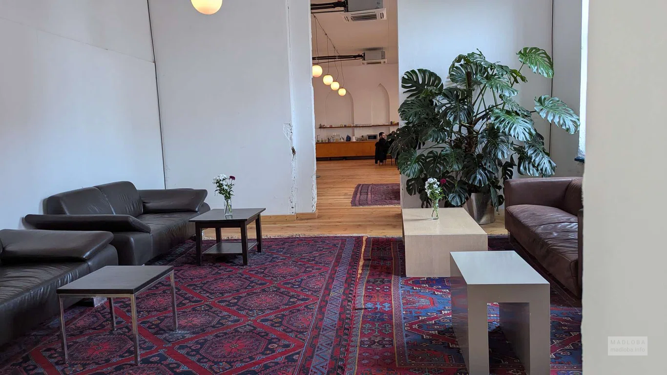 диваны в OLD BOYS COWORKING